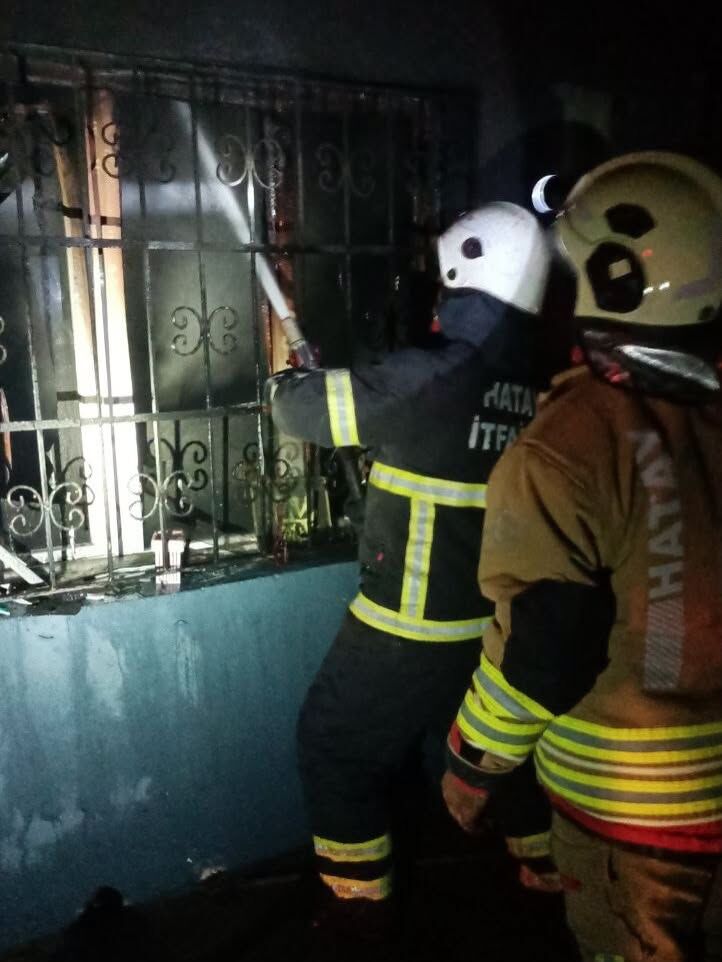 Hatay Kırıkhan’da Mesken Yangını Paniğe Neden Oldu5