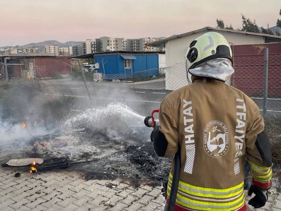 Hatay’da 6 İlçede Yangınlara İtfaiyeden Hızlı Müdahale3