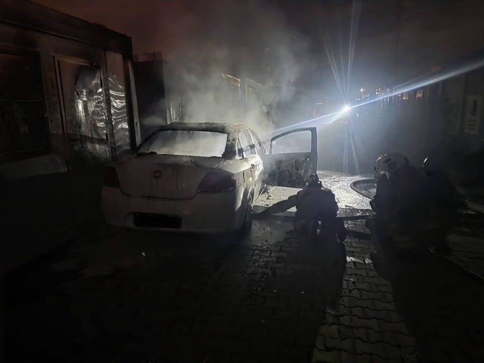 Hatay’da Araç Yangını Konteynerlere Sıçramadan Söndürüldü2