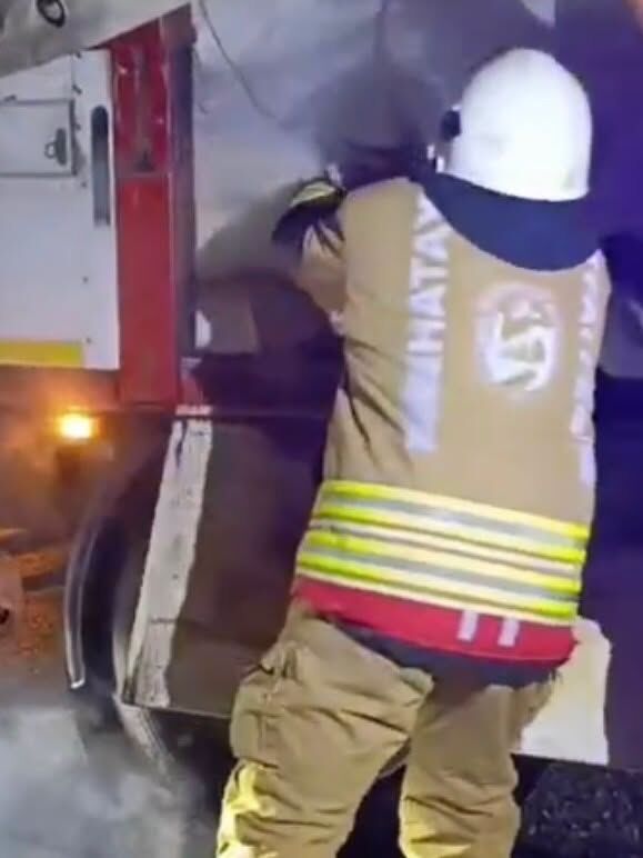 Hatay’da Erzin İskenderun Yolunda Tır Yangını Çıktı2