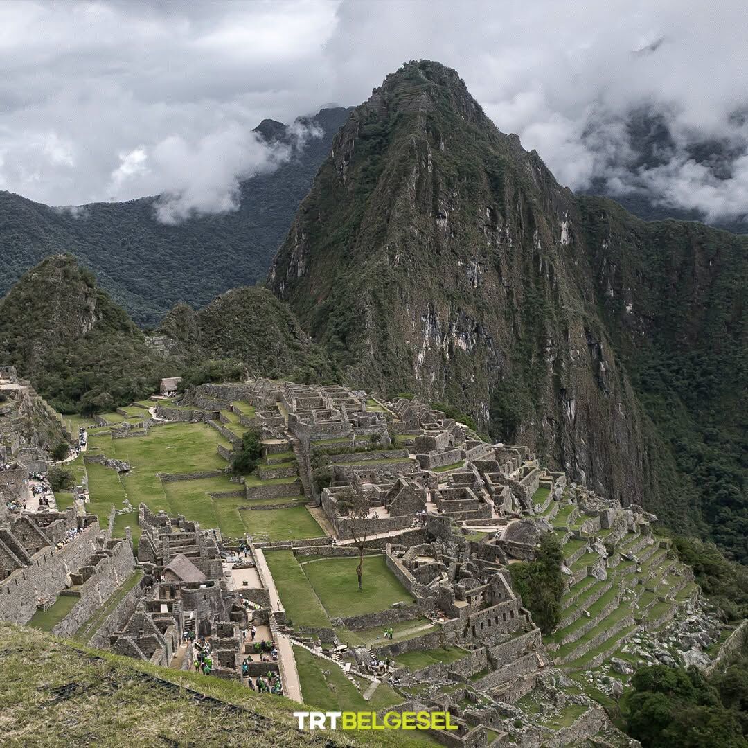 Machu Picchu: And Dağları’nın Zirvesindeki Gizemli İnka Şehri