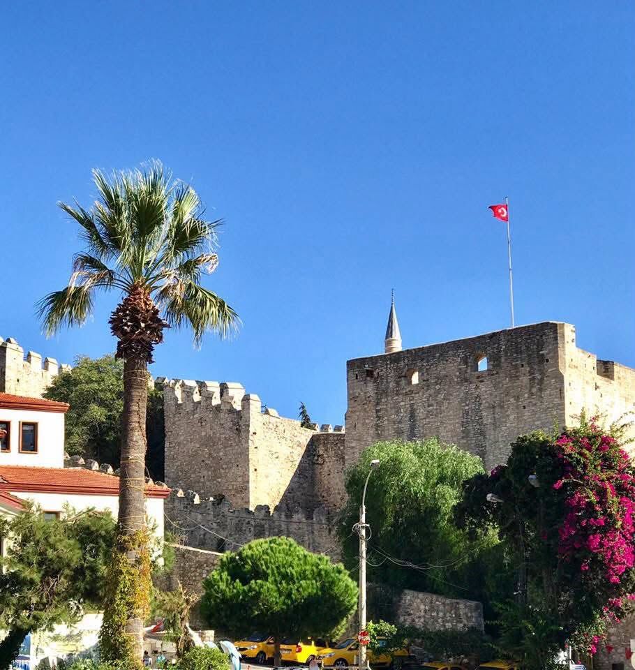İzmir'deki Çeşme Kalesi 500 Yıllık Tarihiyle Büyülüyor2