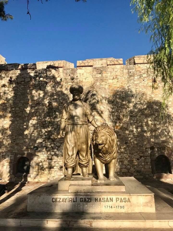 İzmir'deki Çeşme Kalesi 500 Yıllık Tarihiyle Büyülüyor3