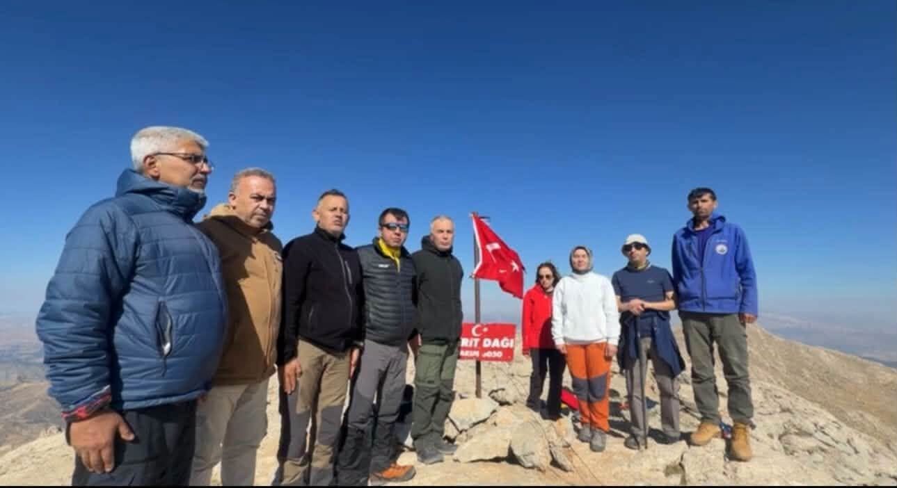 Kadirli Deli Güz Dağcıları, 3 Bin 50 Metrelik Berit Dağı’na Tırmandı