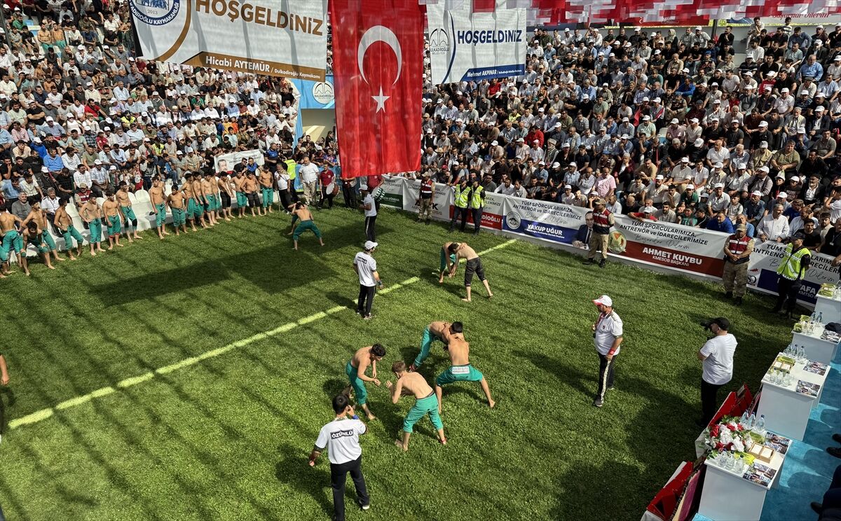 Kahramanmaraş'ta '30. Geleneksel Bertiz Boyalı Kısa Şalvar Güreş Festivali' düzenlendi