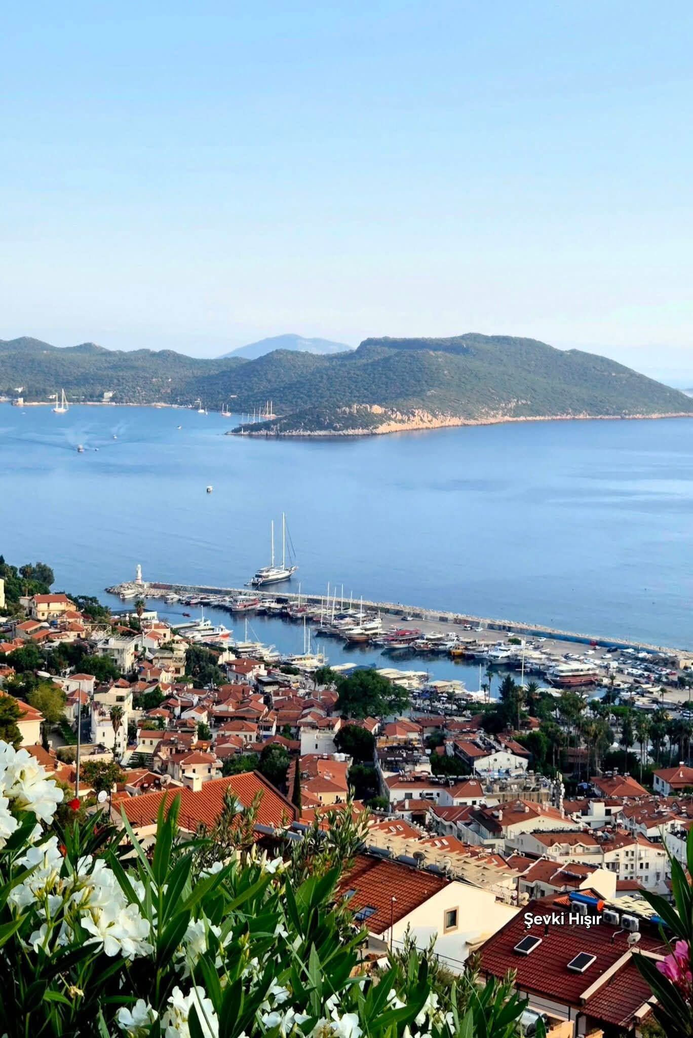 Kaş Antalya’da Akdeniz’in Eşsiz Güzellikleri Büyülüyor