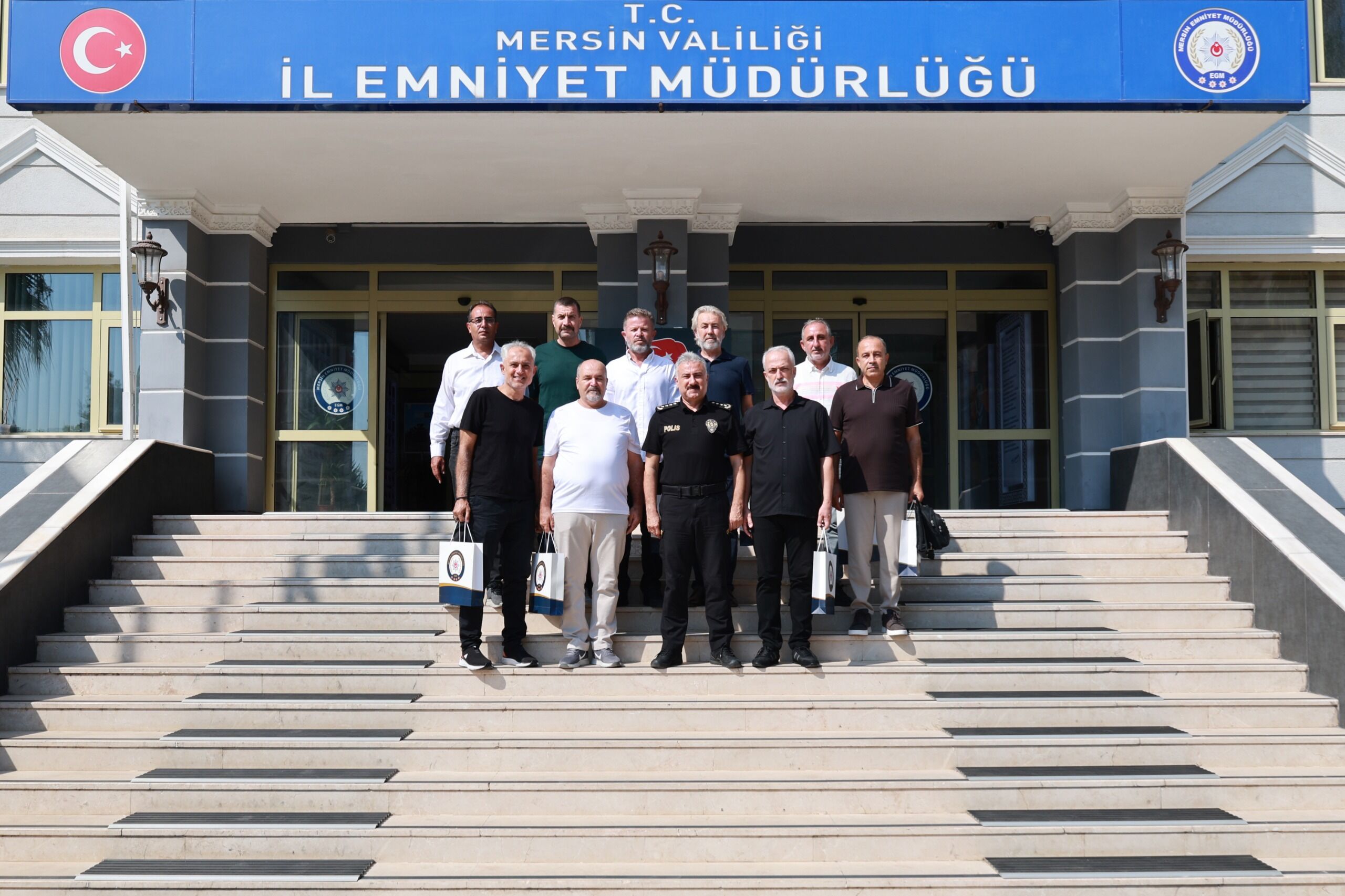 Mersin İl Emniyet Müdürü Fahri Aktaş emekli polisleri ağırladı