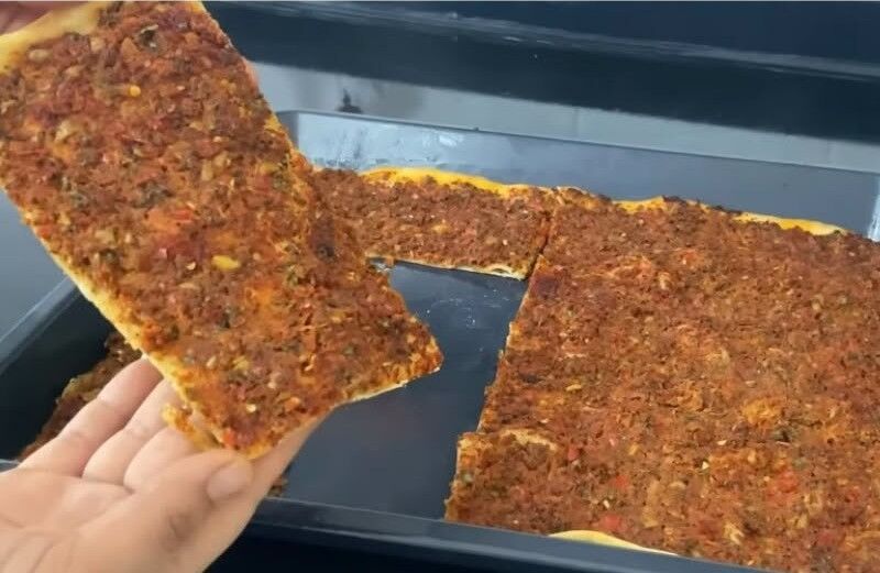 Osmaniye’de Az Kıymayla Lahmacun Nasıl Yapılır?