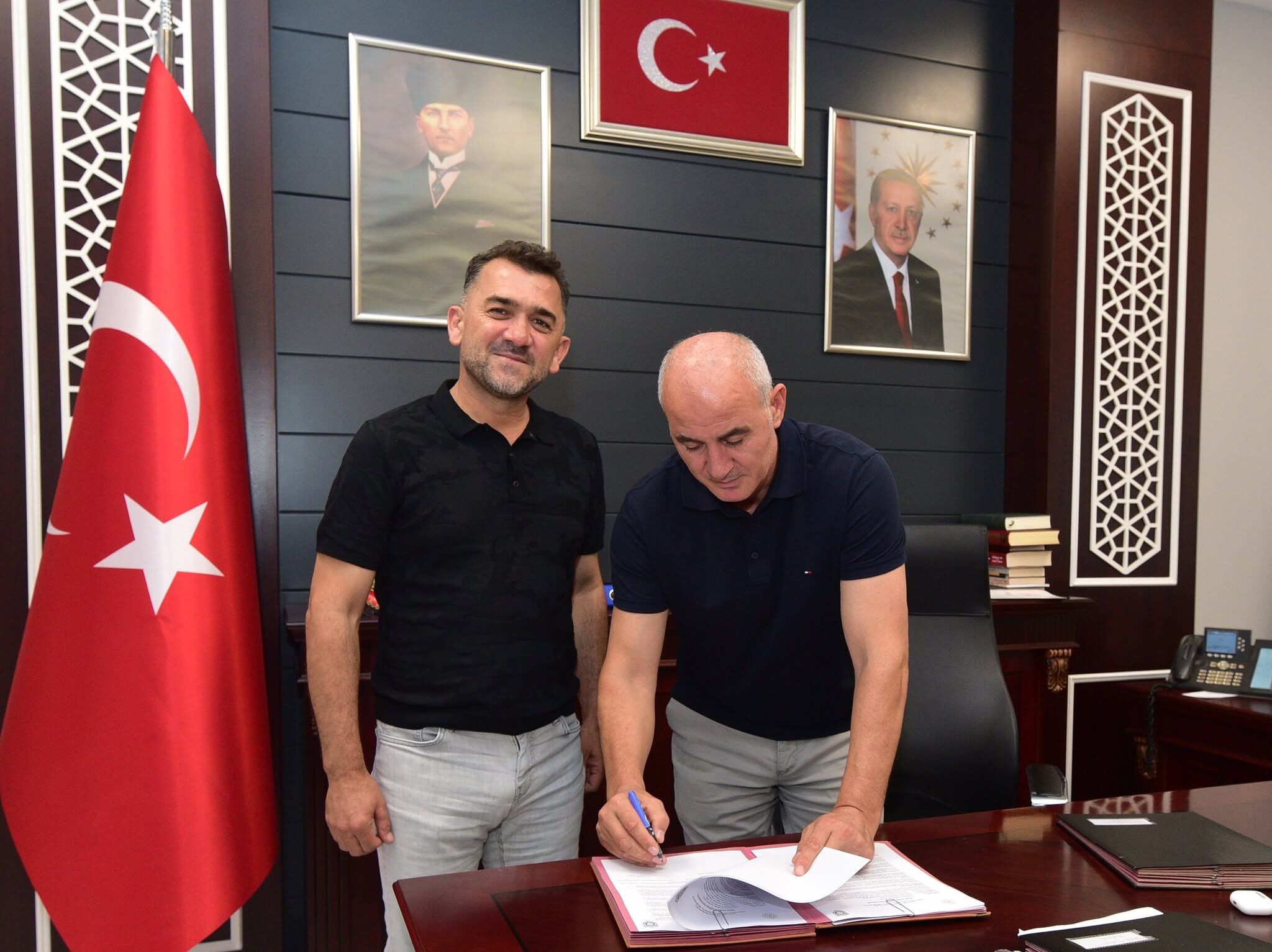 Osmaniye’de Cevdetiye Çim Sahası İçin Protokol İmzalandı2