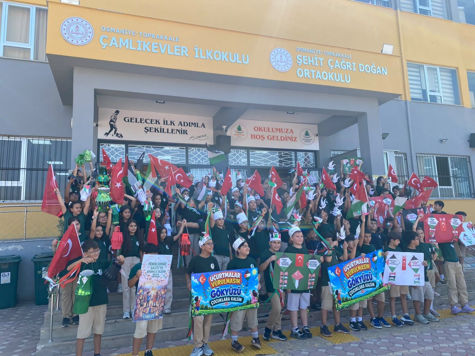 Osmaniye’de Uçurtmalar Çocuklar İçin Gökyüzüne Yükseldi