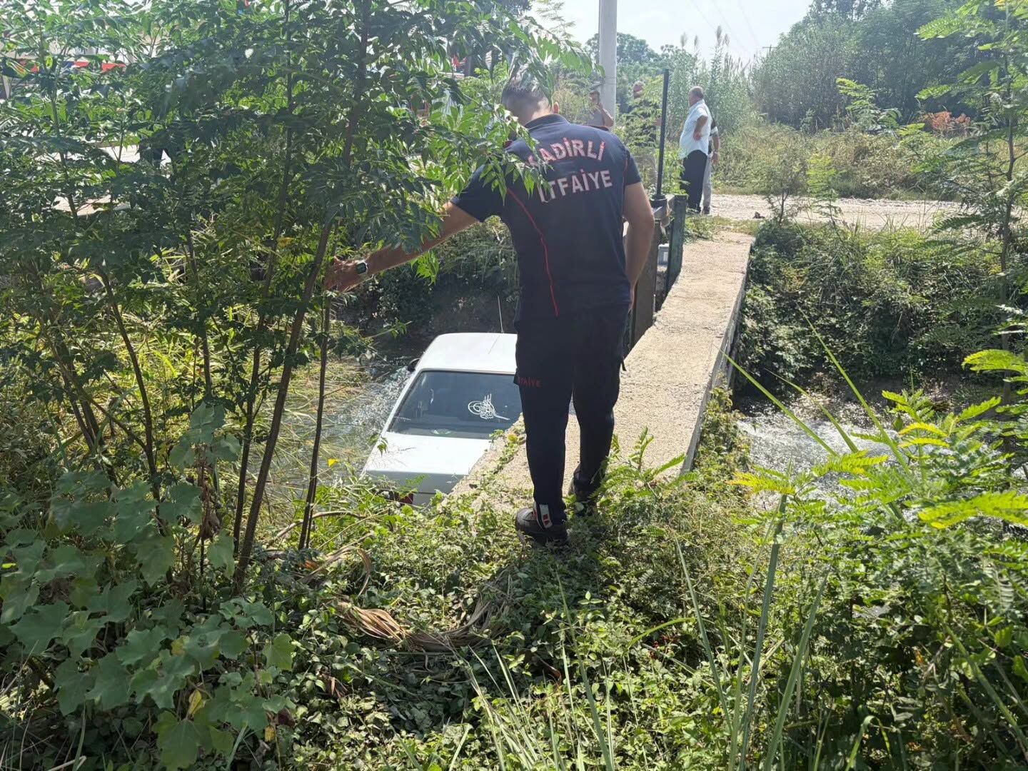 Sumbas’ta Otomobil Sulama Kanalına Düştü