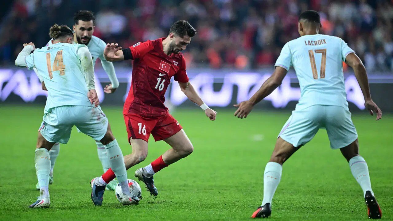 Türkiye İtalya Maçının Hakemi Michael Oliver Oldu3