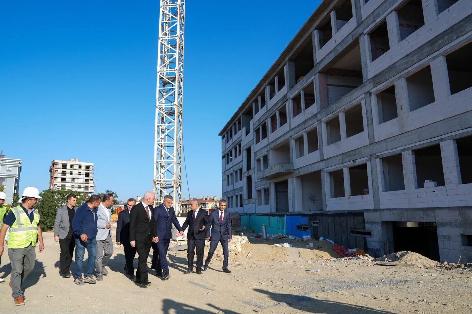 Vali Gül Küçükçekmece’deki Okul İnşaatlarını İnceledi3