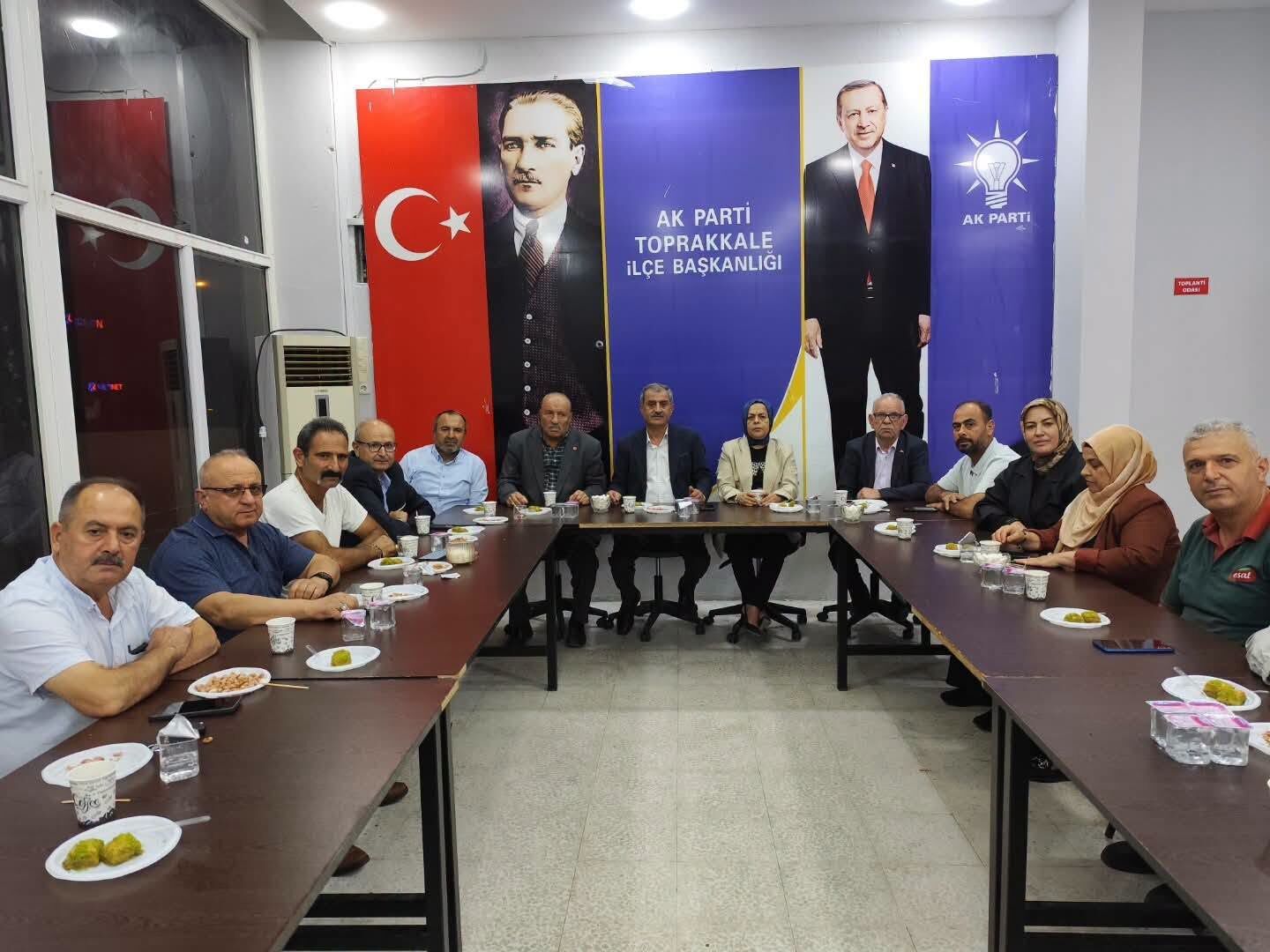 Toprakkale’de AK Parti Yönetimi Toplandı