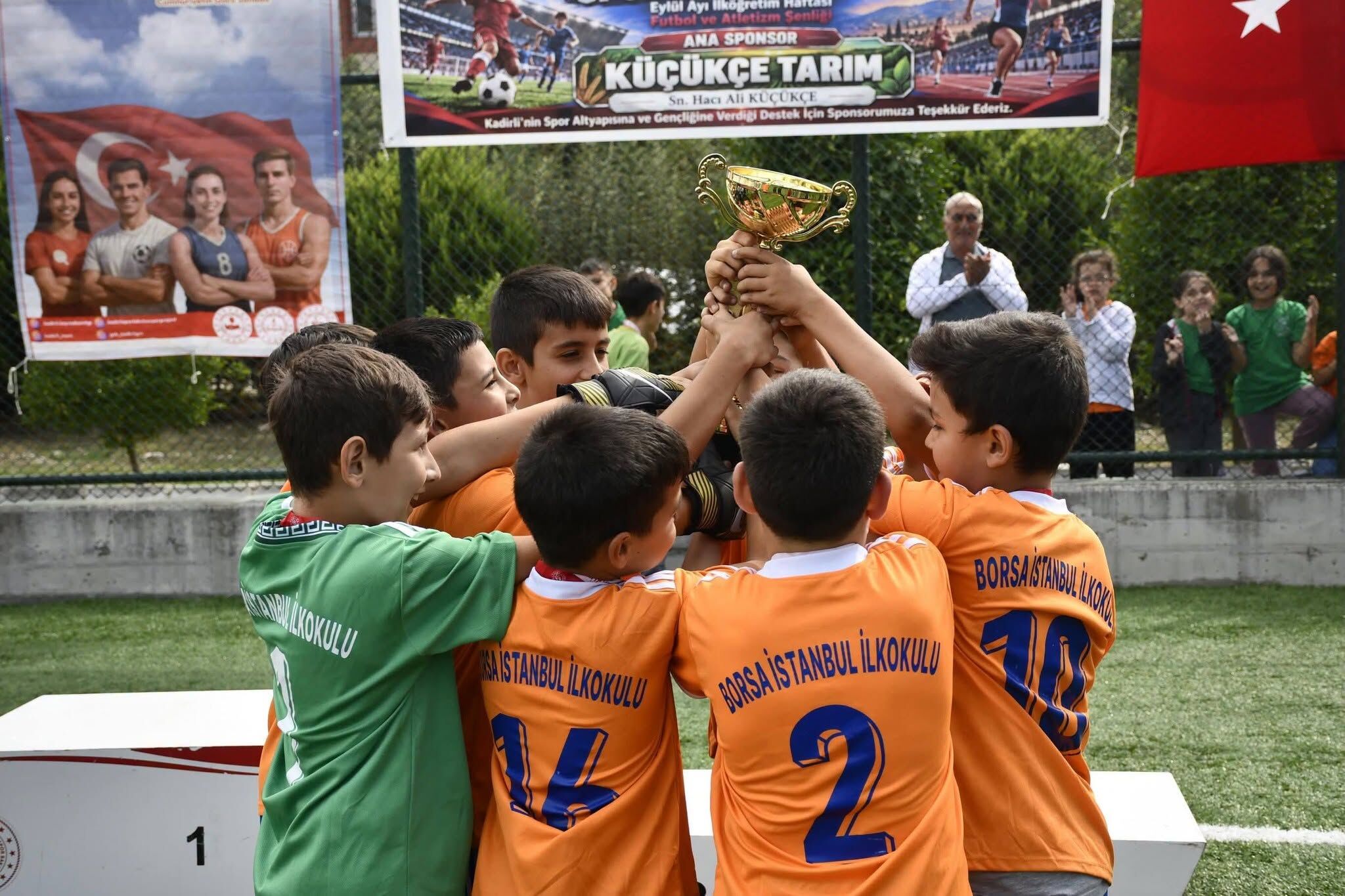 Kadirli’de Minik Sporculara Kızılay Desteği