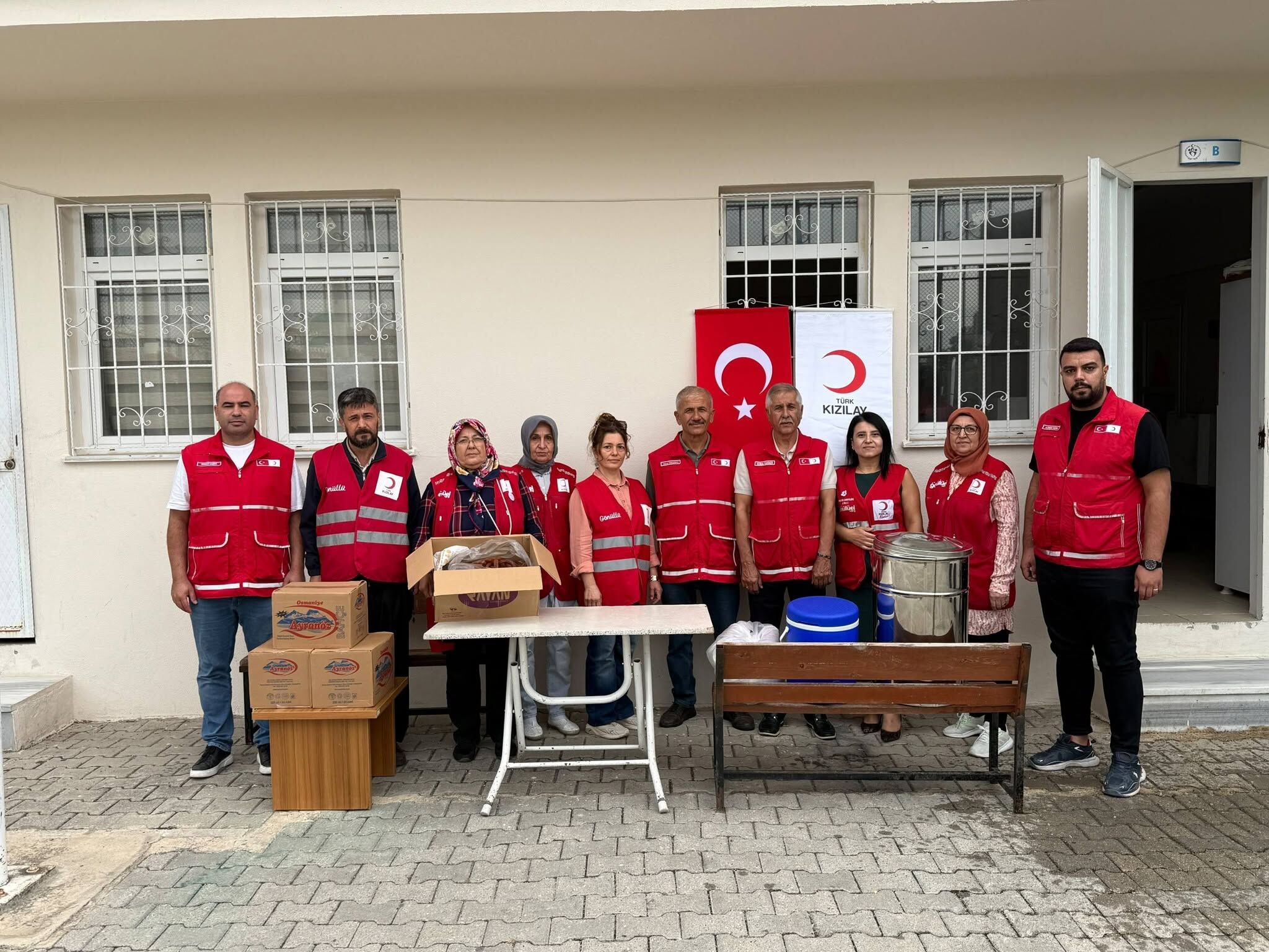 Kadirli’de Minik Sporculara Kızılay Desteği