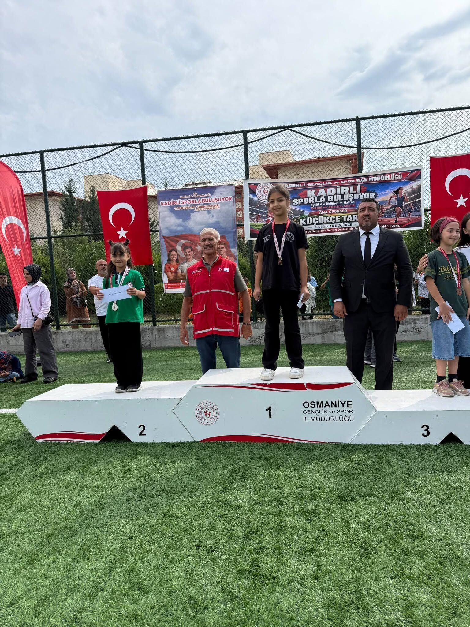 Kadirli’de Minik Sporculara Kızılay Desteği-1