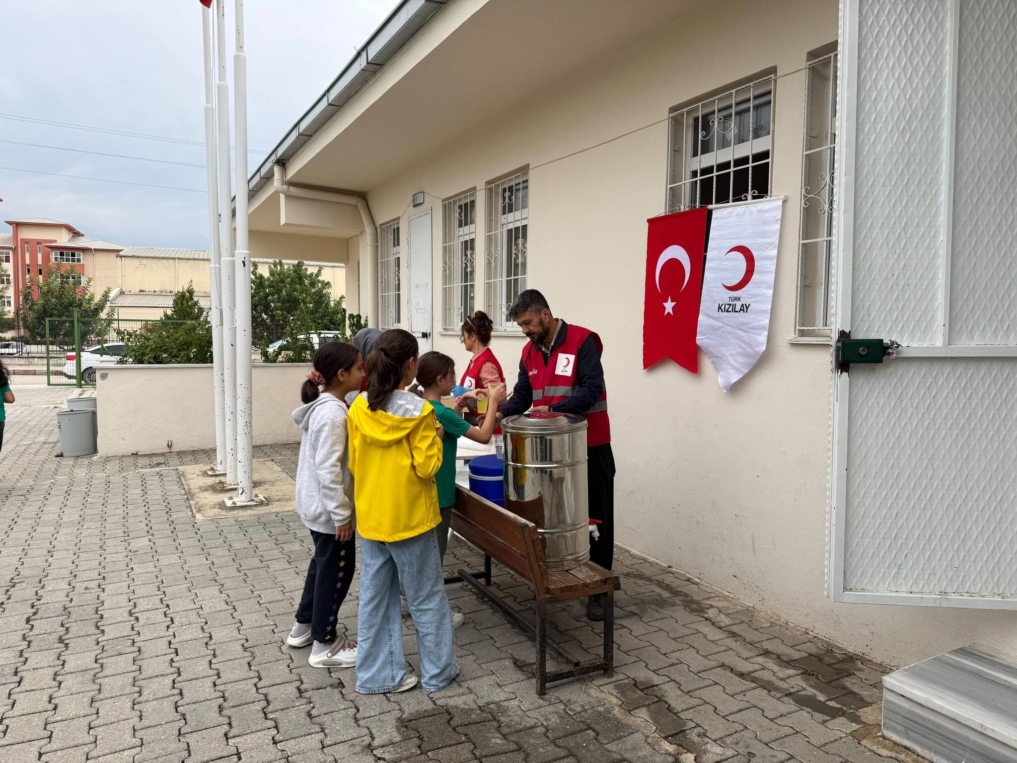 Kadirli’de Minik Sporculara Kızılay Desteği