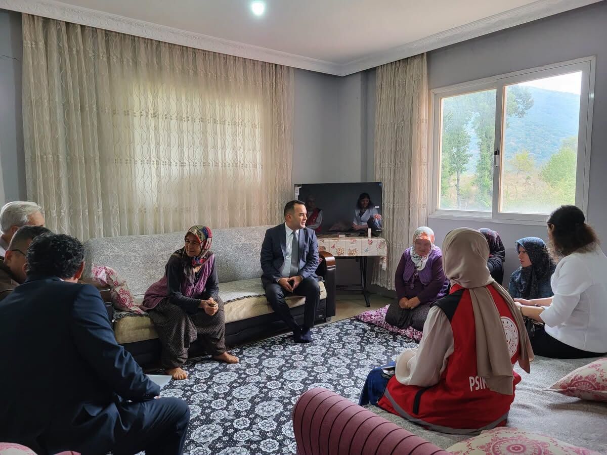 Bahçe'de Kaymakam Çelik'ten Yaşlılara Ziyaret