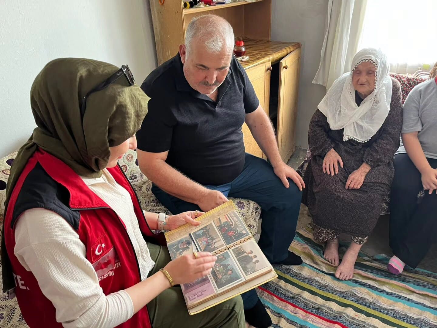 Kadirli'de 93 Yaşındaki Emine Dal Çocuklarla Buluştu