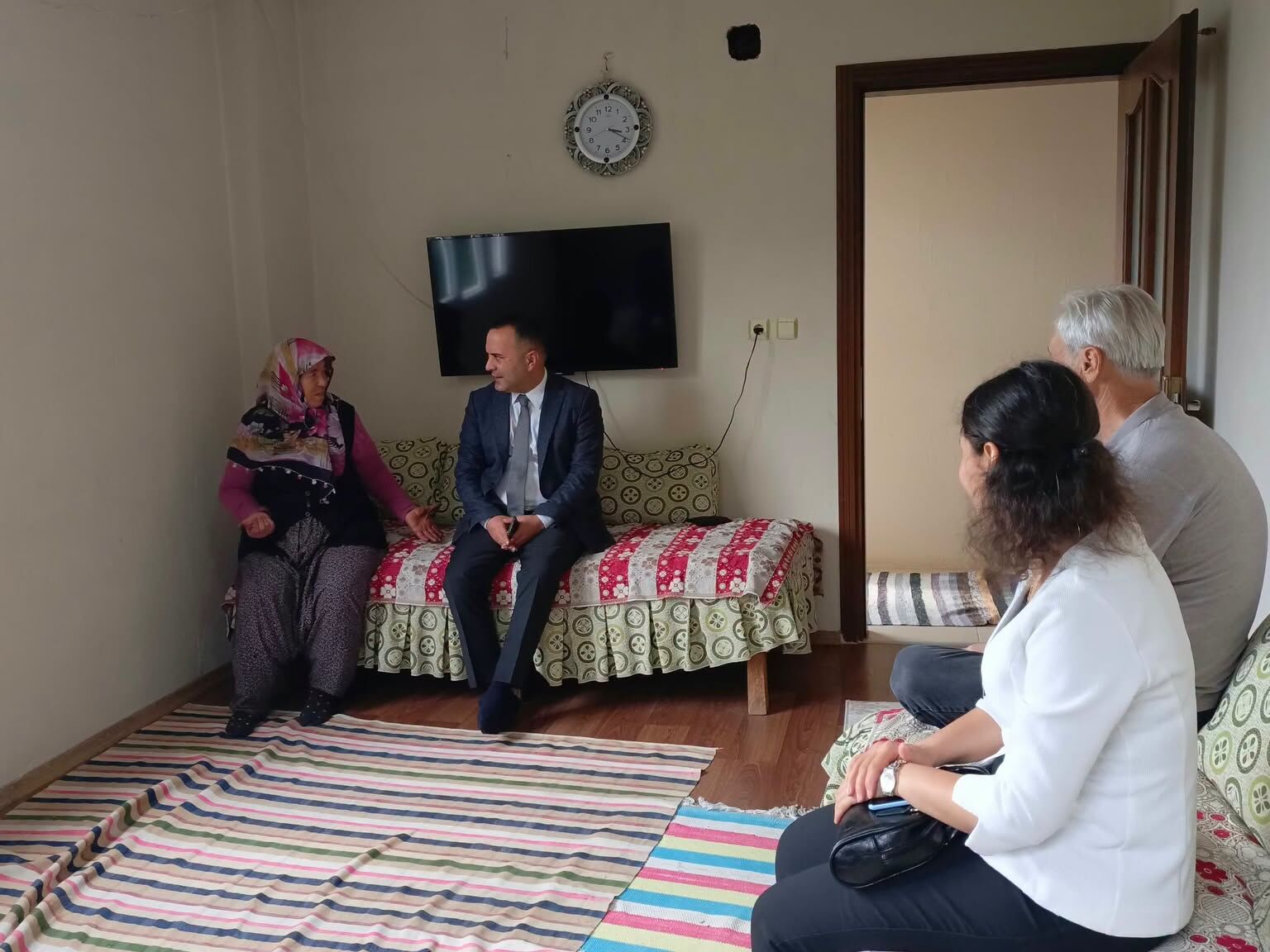 Bahçe'de Kaymakam Çelik'ten Yaşlılara Ziyaret