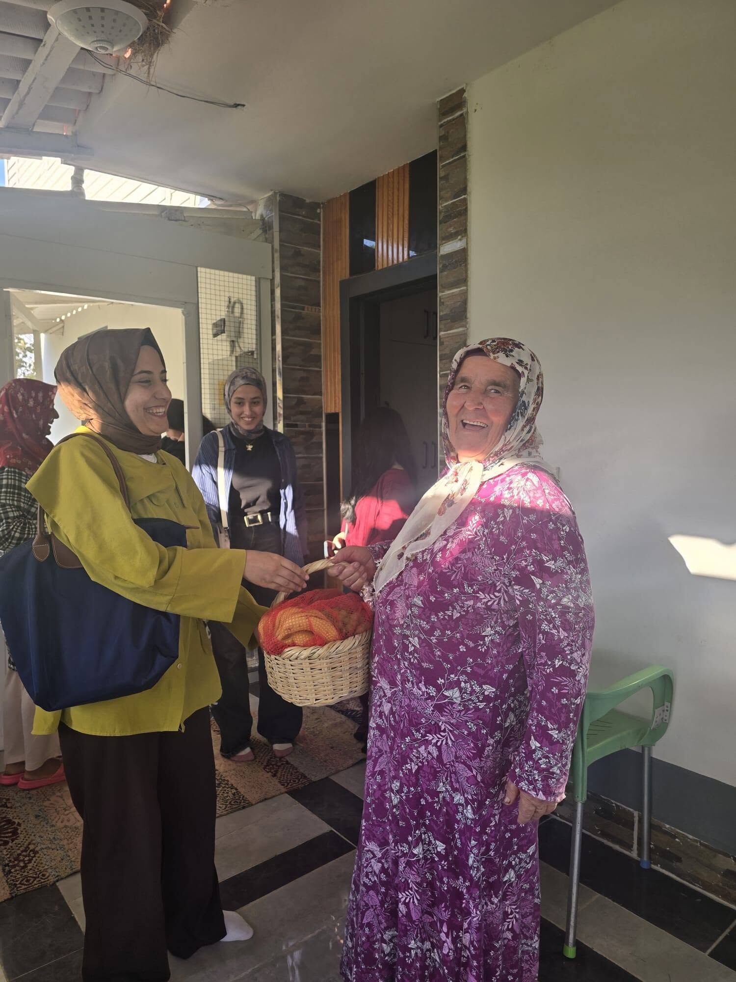 Kadirli'de Gençlerden Yaşlılara Dünya Yaşlılar Günü Ziyareti