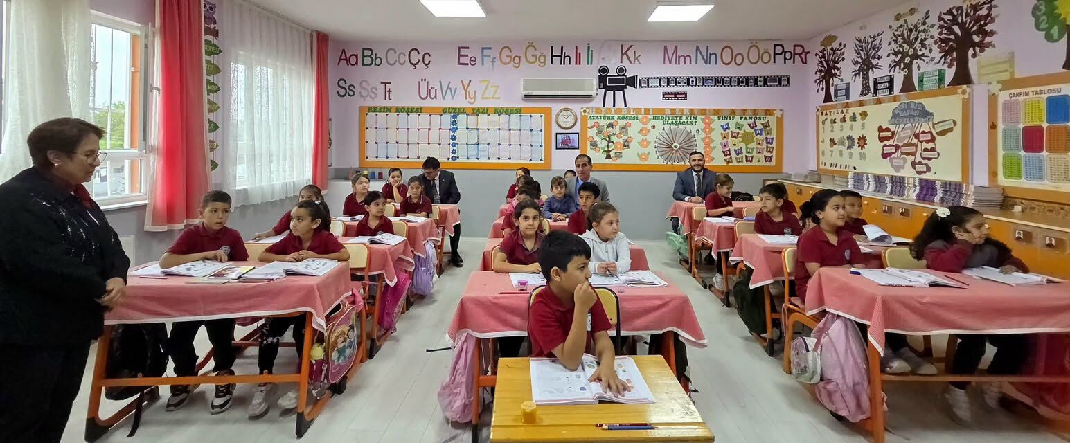 Sumbas’ta Kaymakam Kara’dan Öğrencilere Hediye-1