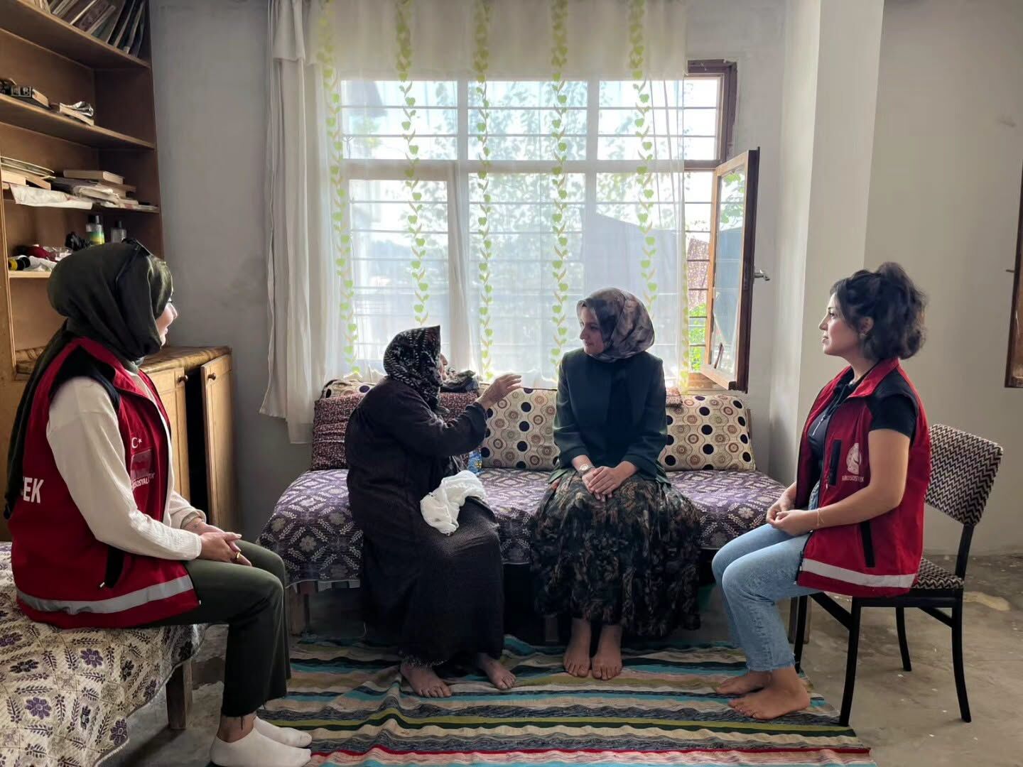 Kadirli'de 93 Yaşındaki Emine Dal Çocuklarla Buluştu