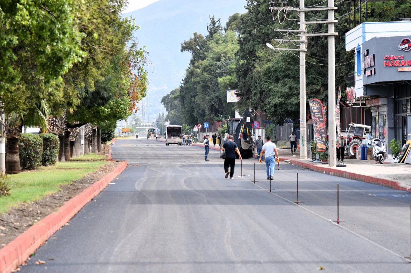 Osmaniye’de Musa Şahin Bulvarı’nda Asfalt Çalışması Sürüyor