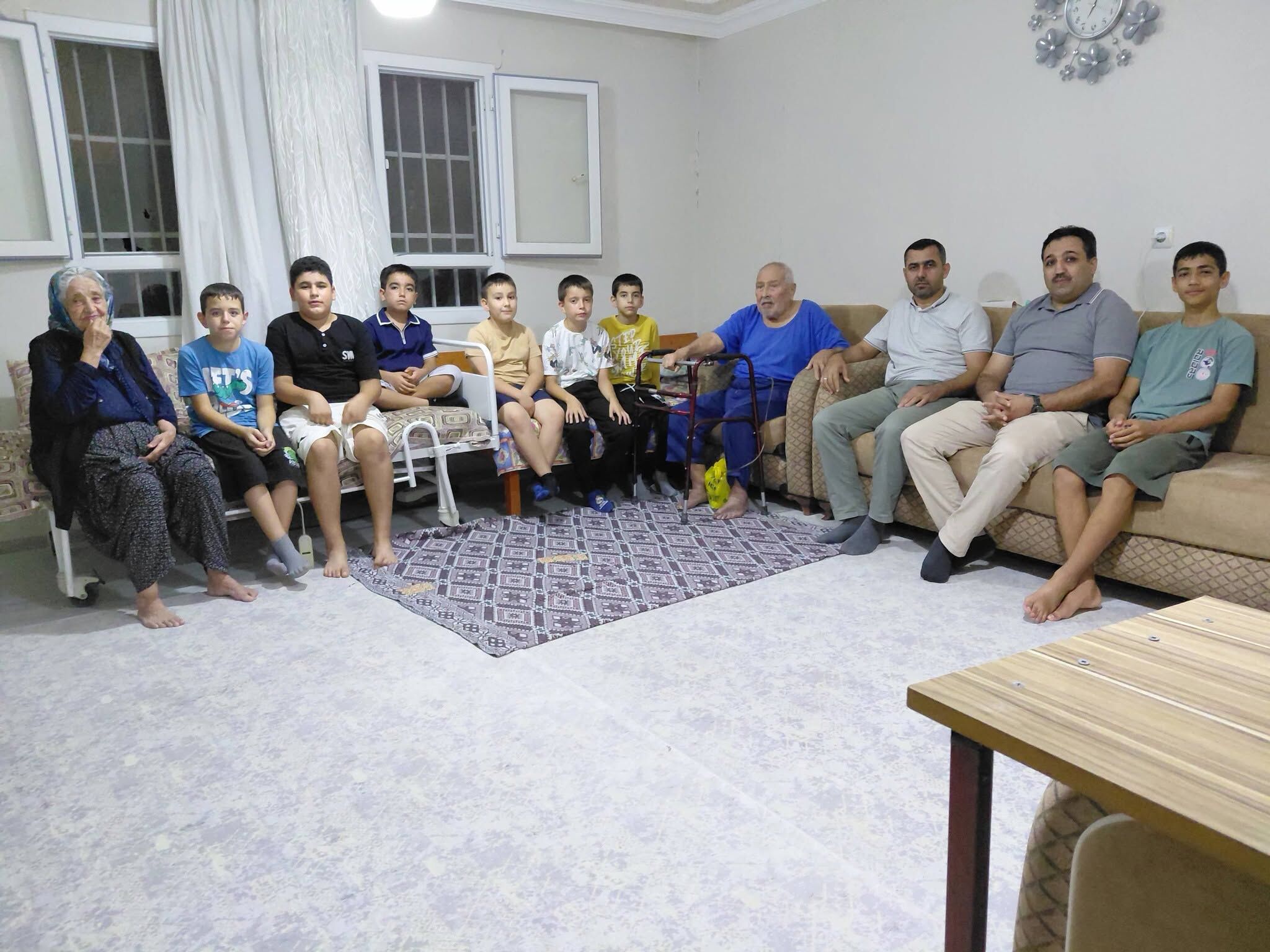 Kadirli'de Gençlerden Yaşlılara Dünya Yaşlılar Günü Ziyareti
