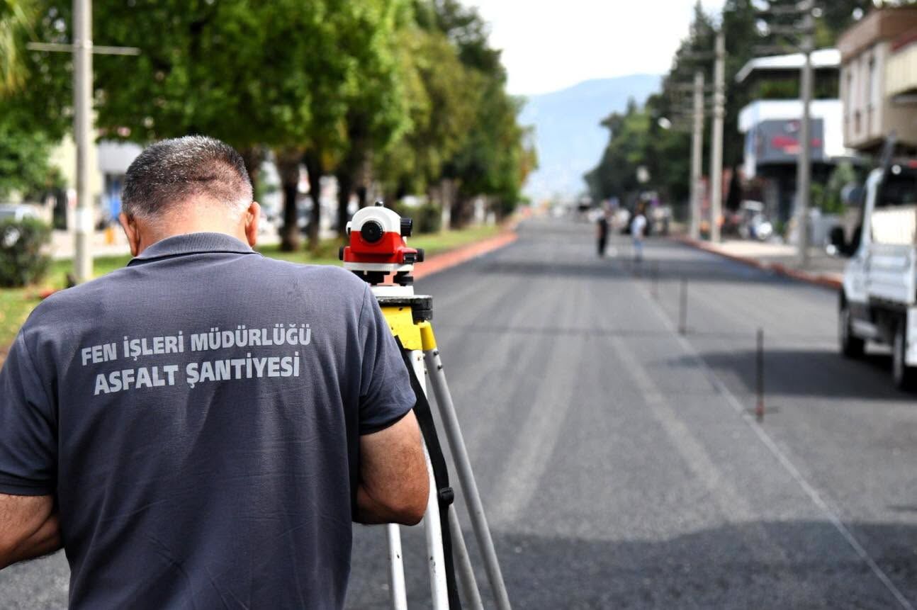 Osmaniye’de Musa Şahin Bulvarı’nda Asfalt Çalışması Sürüyor