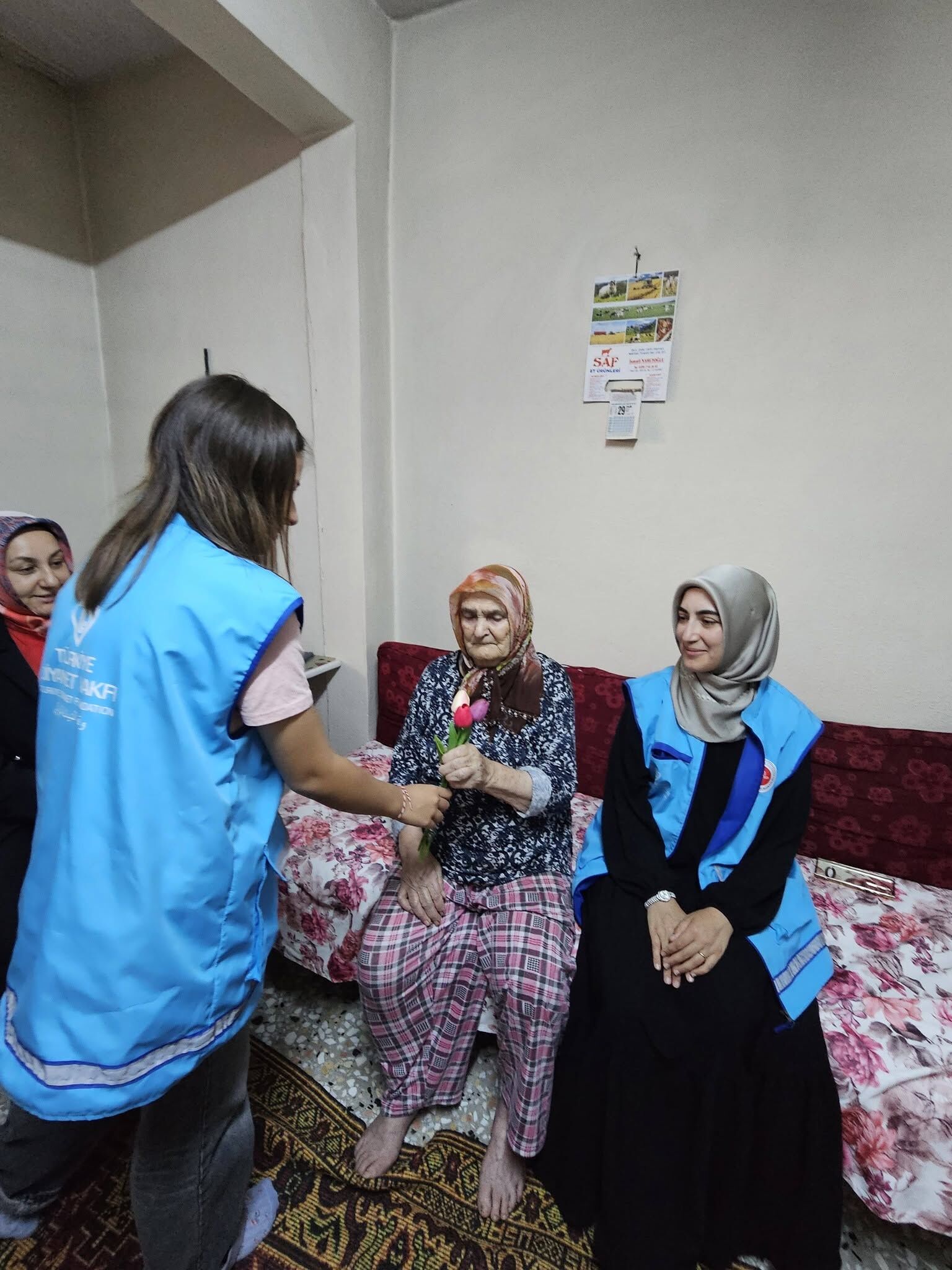 Kadirli'de Gençlerden Yaşlılara Dünya Yaşlılar Günü Ziyareti