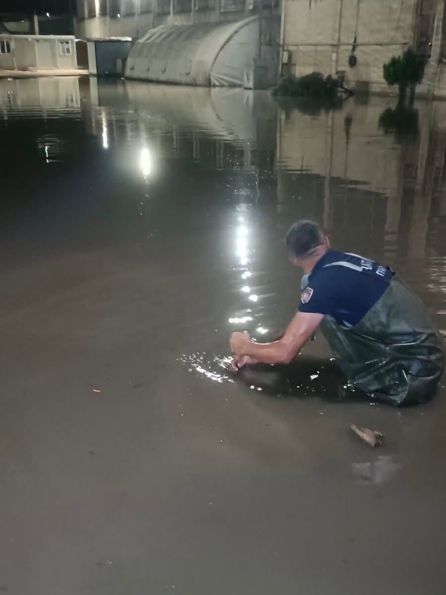Reyhanlı Cilvegözü'nde Su Tahliye Çalışması Sürüyor