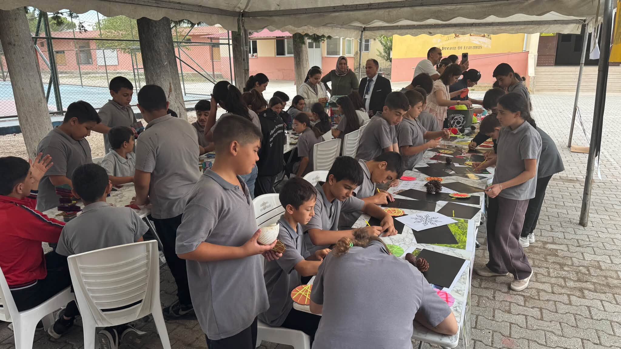 Kadirli’de Köy Okulunda Bilim Şenliği Başladı