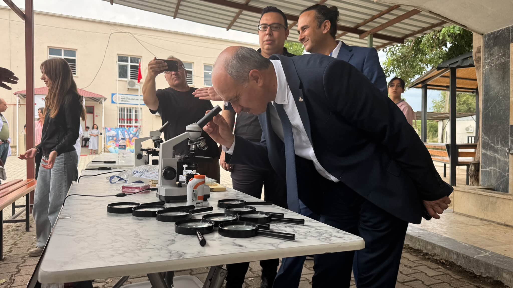 Kadirli’de Köy Okulunda Bilim Şenliği Başladı