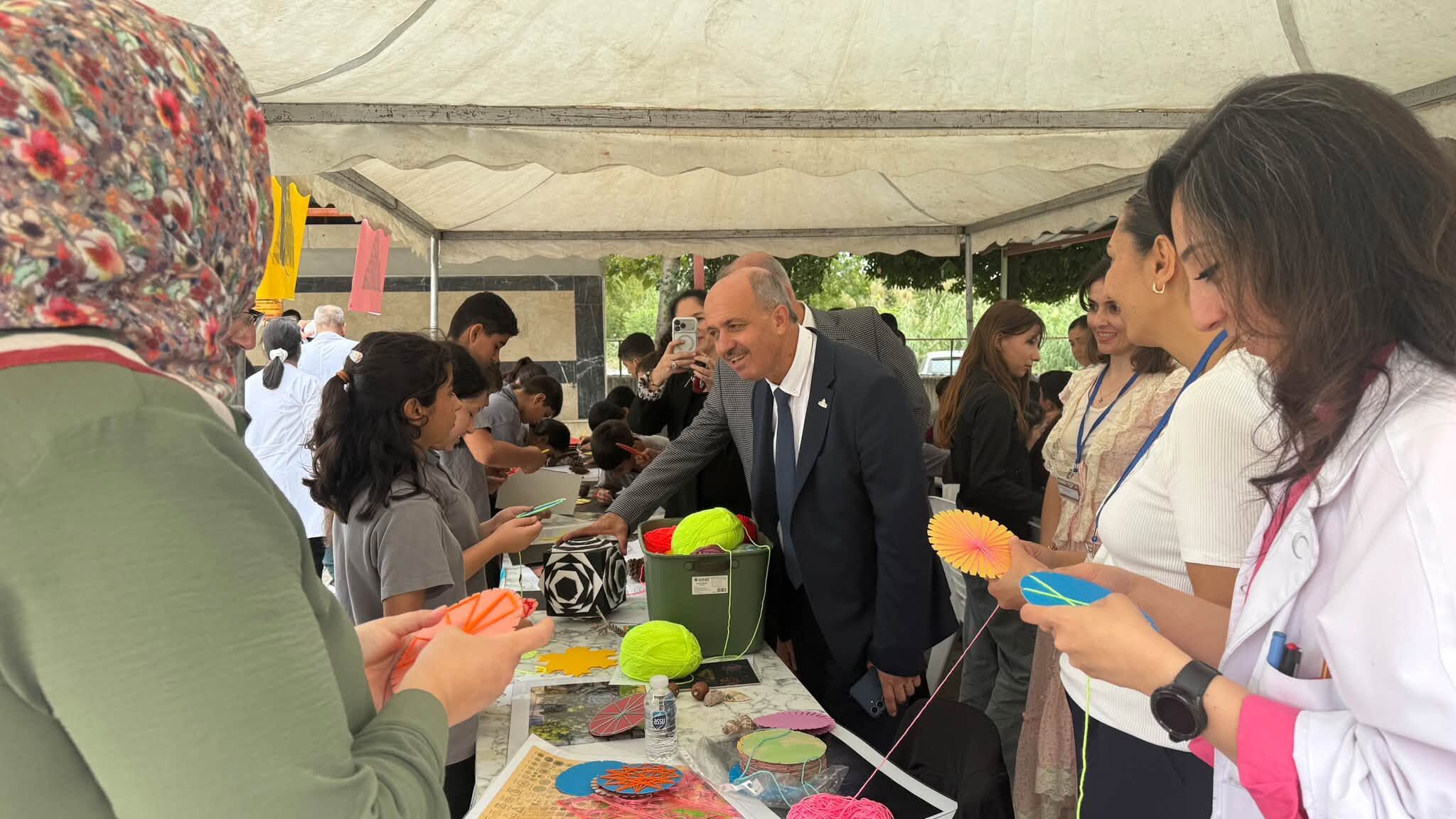 Kadirli’de Köy Okulunda Bilim Şenliği Başladı