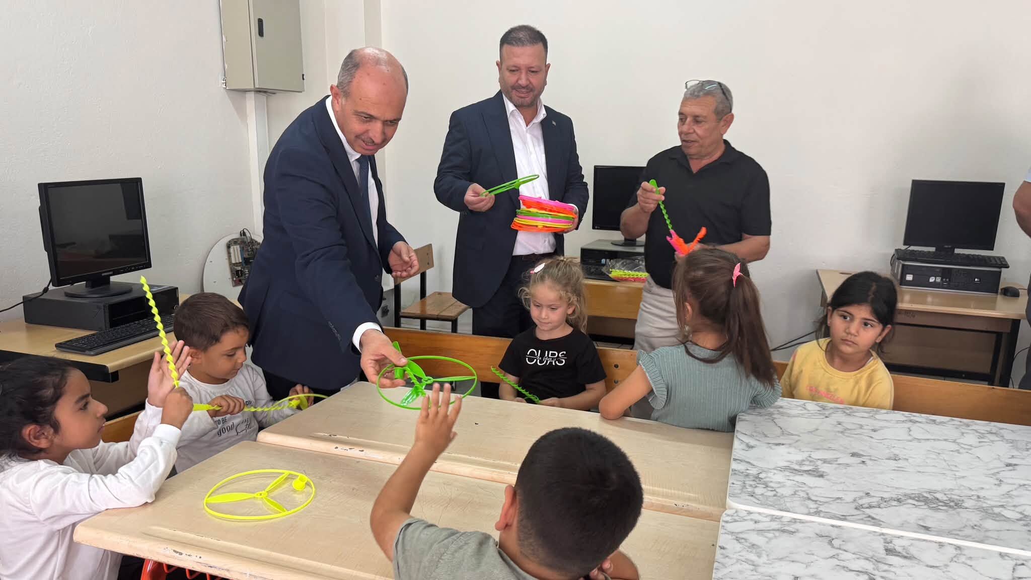 Kadirli’de Köy Okulunda Bilim Şenliği Başladı