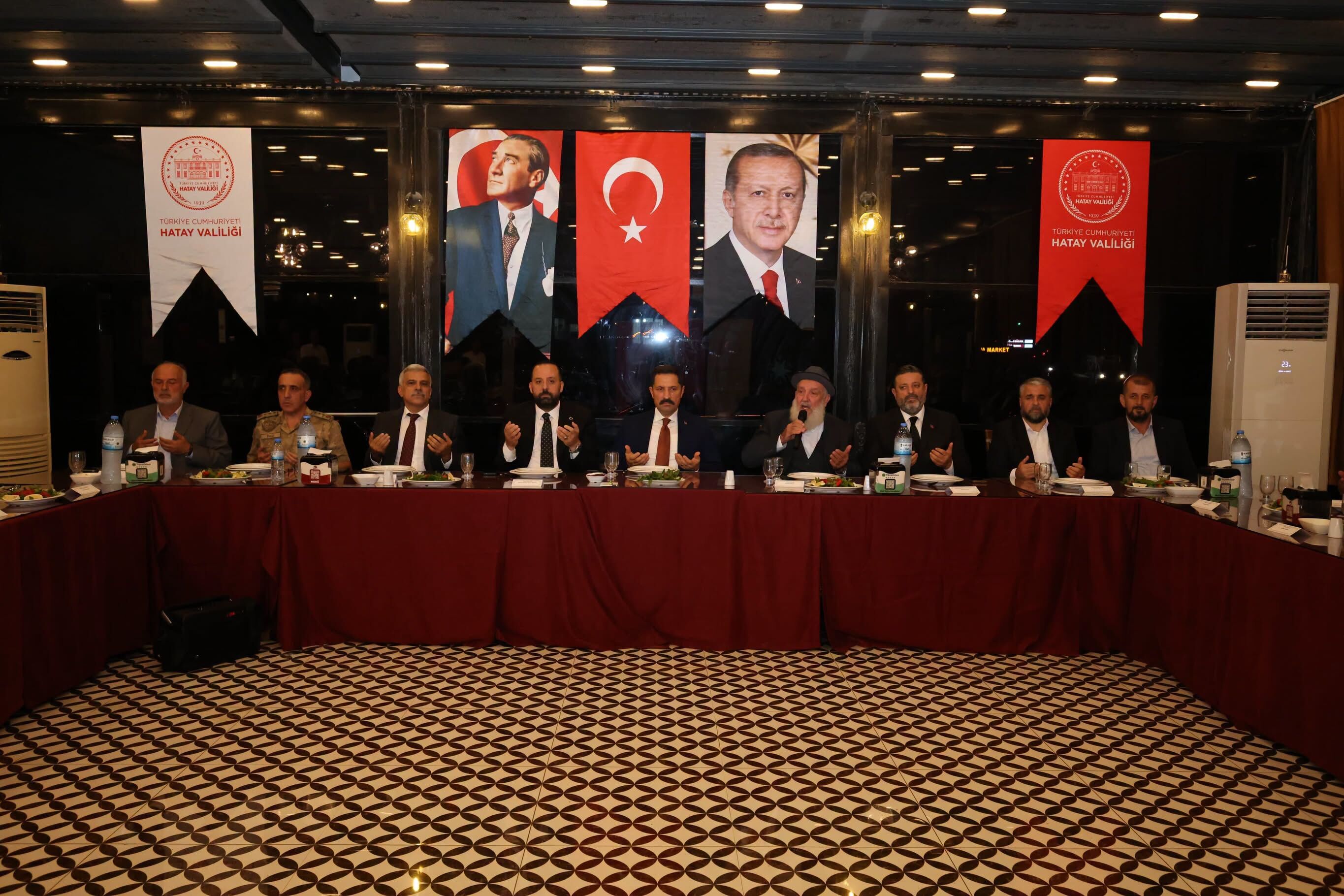 Hatay Valisi Masatlı Kanaat Önderleriyle Buluştu-1
