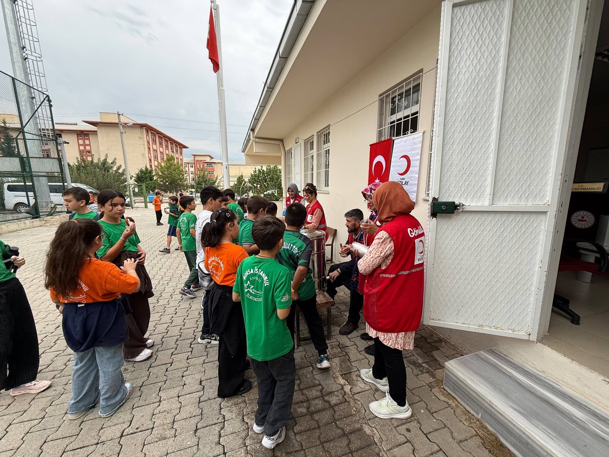 Kadirli’de Minik Sporculara Kızılay Desteği