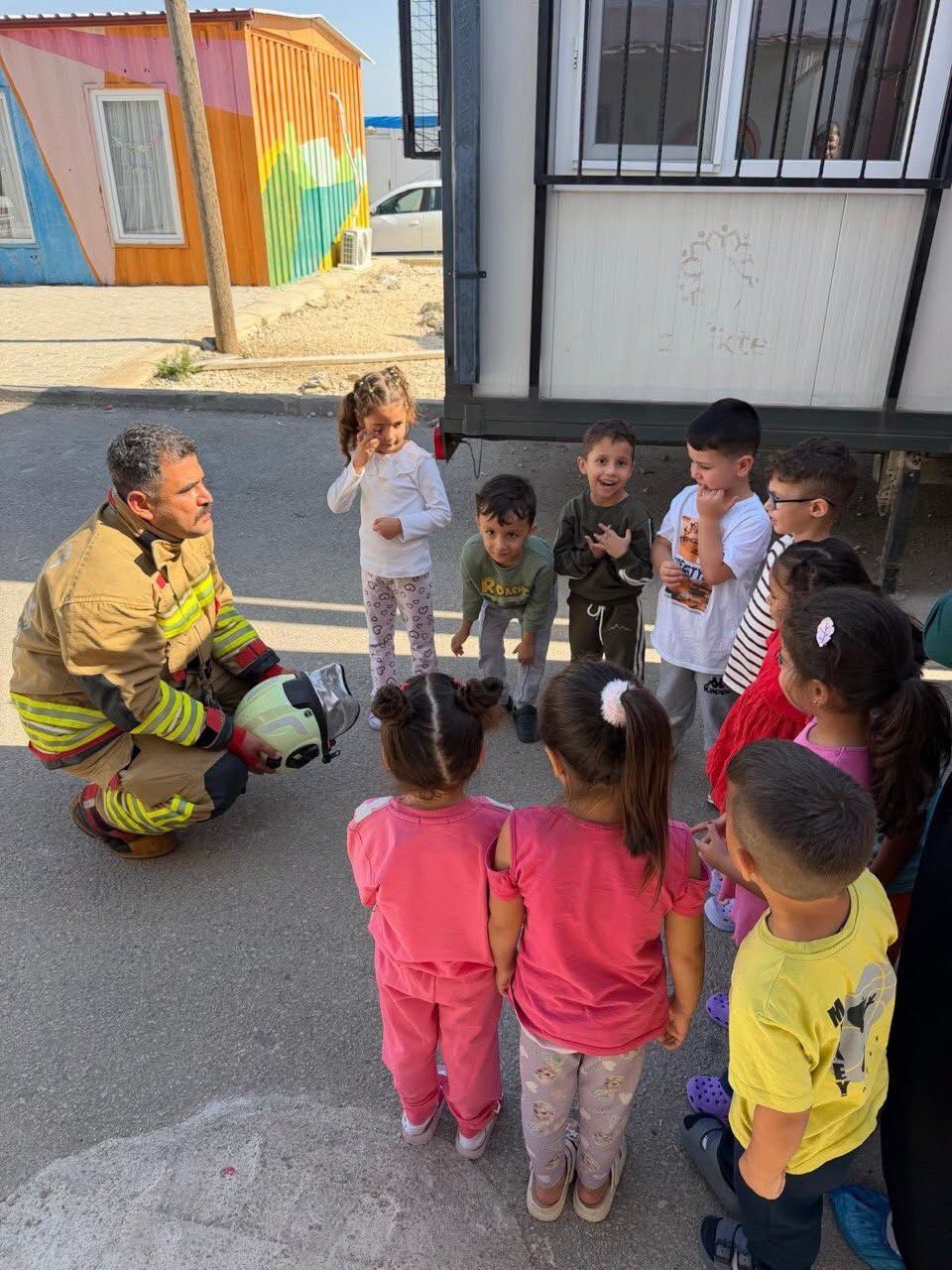 Kırıkhan’da İtfaiyeden Miniklere Yangın Eğitimi
