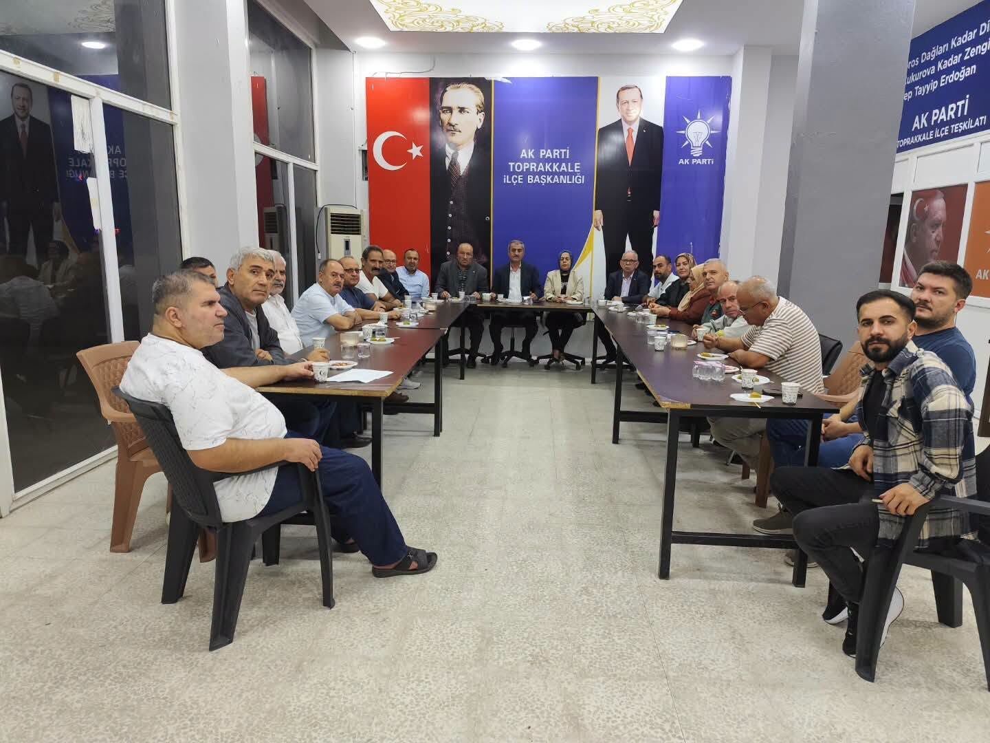 Toprakkale’de AK Parti Yönetimi Toplandı