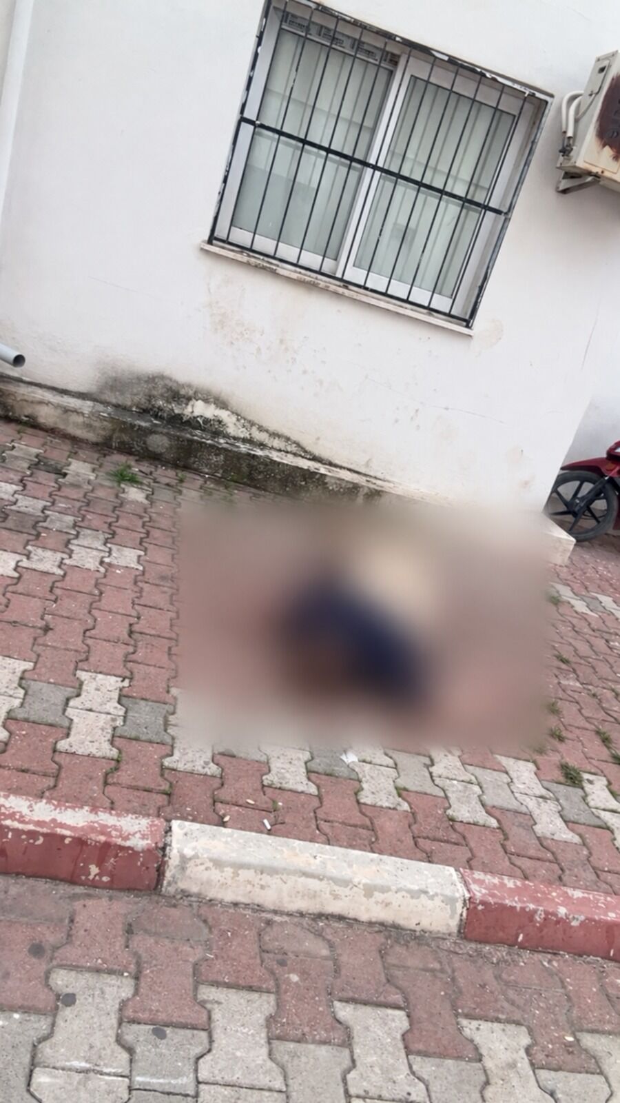 Osmaniye’de 5. Kattan Düşen Adam Hastaneye Kaldırıldı
