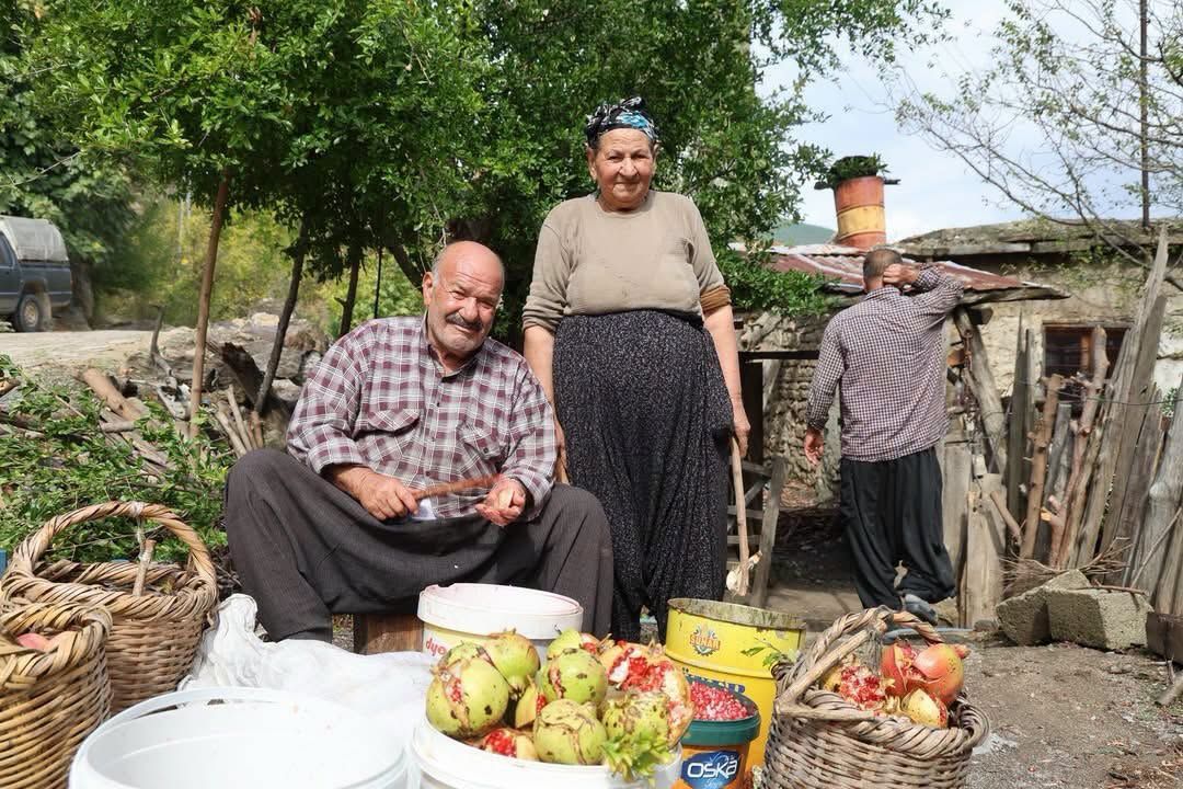 Adana Kozan’da Yeter Nine Nar Ekşisi Geleneğini Yaşatıyor3