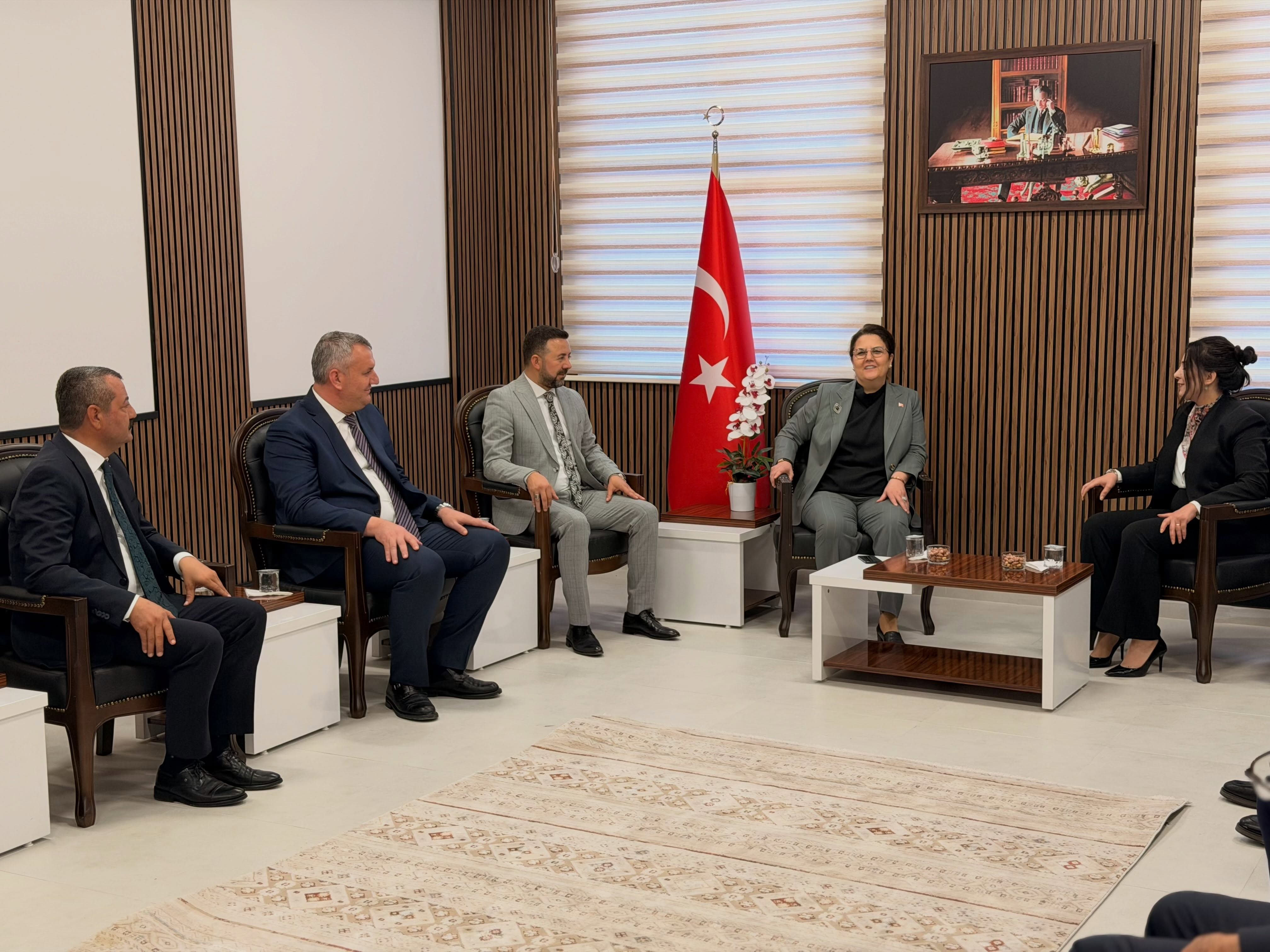 Ak Parti Milletvekili Derya Yanık Düziçi Adliyesinde3