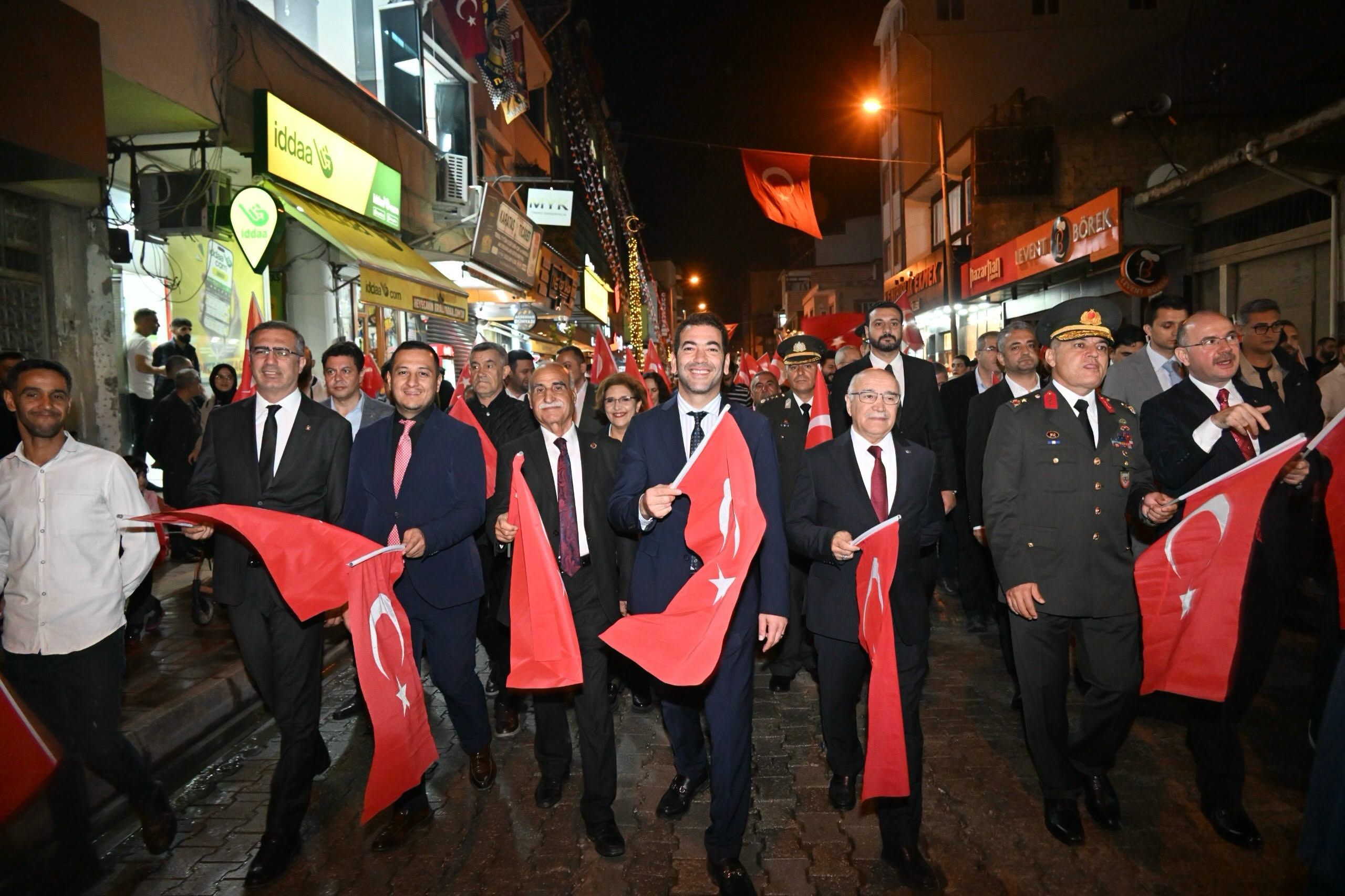Ak Parti Osmaniye Teşkilatı Cumhuriyet Yürüyüşüne Katıldı (1)