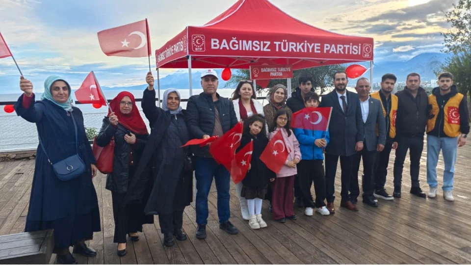 Antalya’da Yağmur BTP’nin Cumhuriyet Coşkusunu Durduramadı