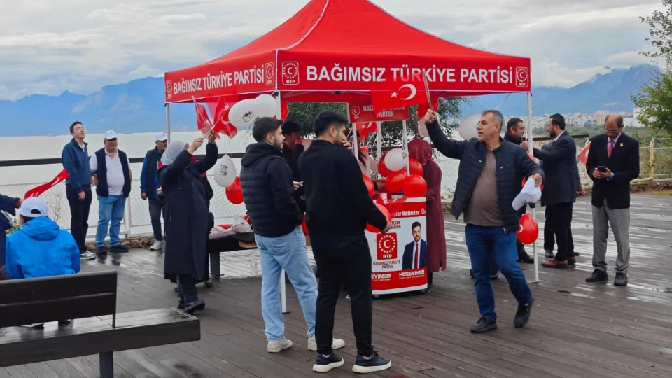 Antalya’da Yağmur Btp’nin Cumhuriyet Coşkusunu Durduramadı (7)