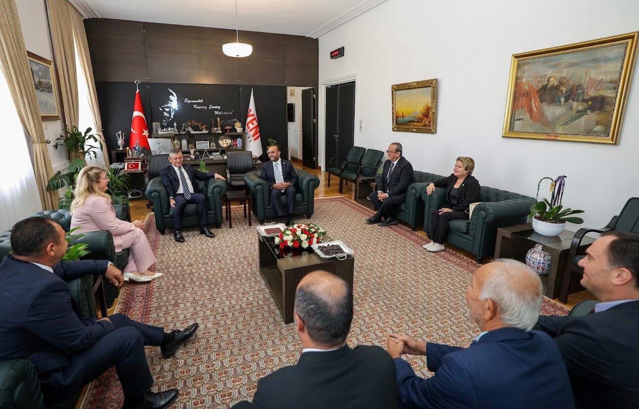 Asu Kaya Ve Osmaniye Heyetinden Özgür Özel’e Ziyaret4