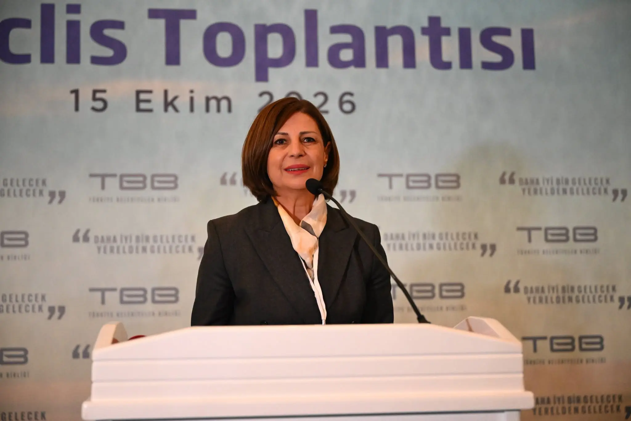 Ayşe Ünlüce Compressed