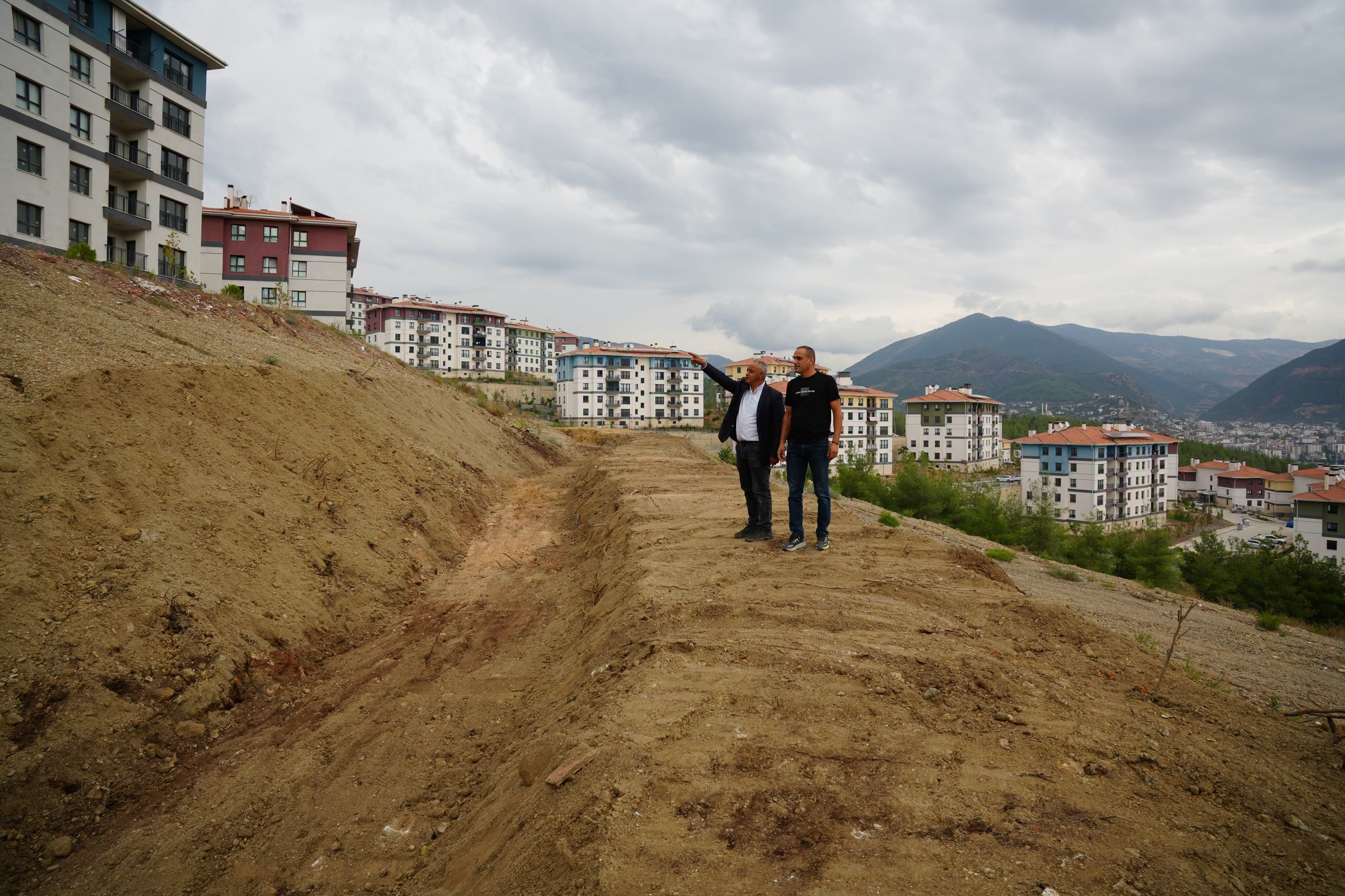 Bahçe’de Yağmur Suyu Kanal Çalışmaları Başladı (2)